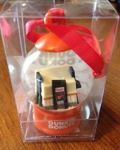 2012 DD Store Snow Globe Ornament
